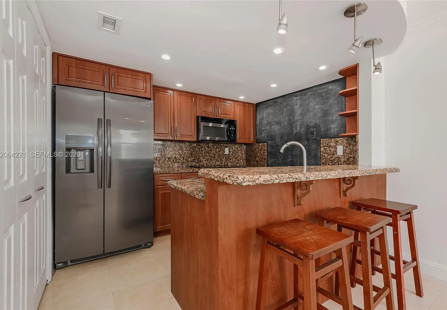 Gables Point Condo I — Photo 1