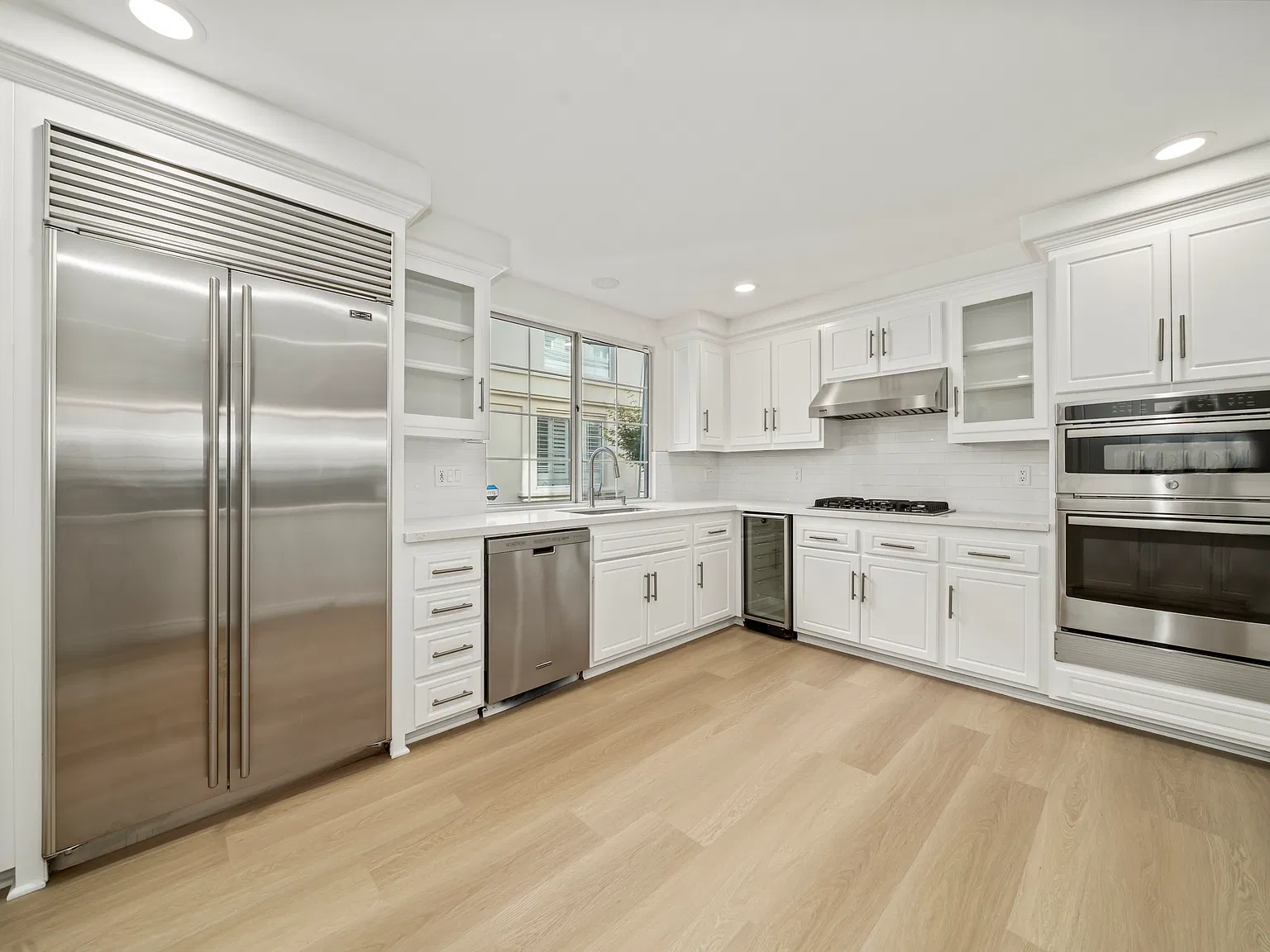 3 bed, 2.5 bath, 1596 sqft, $5,995 — Photo 4