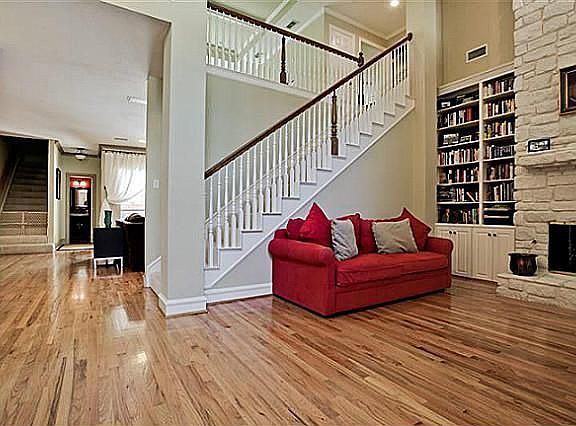 4th image of 329 Park Valley Dr