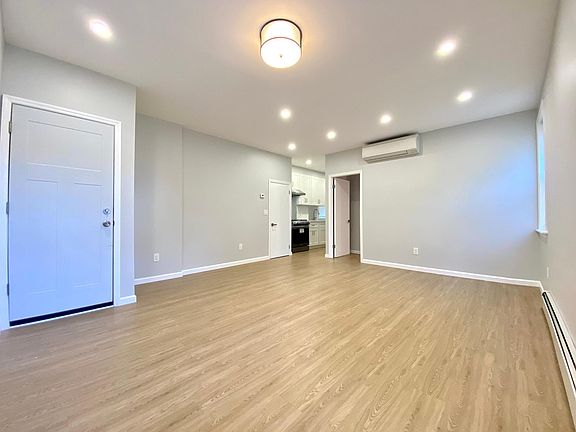 3rd image of 65 Jefferson Ave #1F