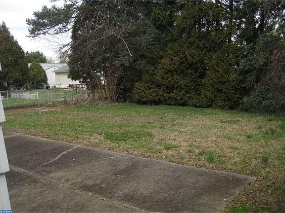 3rd image of 479 Woodhaven Rd