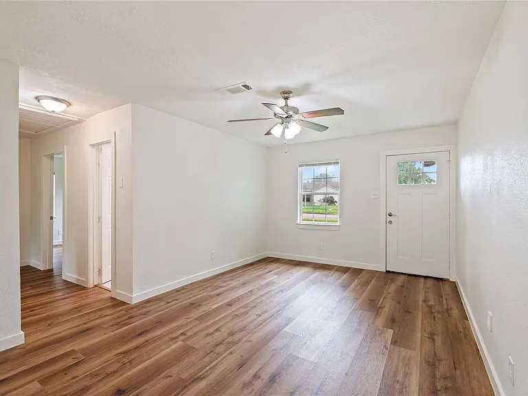 504 Burke Rd — Photo 22