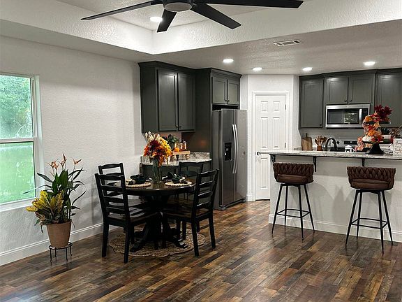 4th image of 4401 Wagonwheel Cir