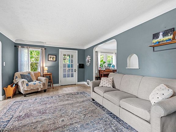 2nd image of 4486 Lilac Rd