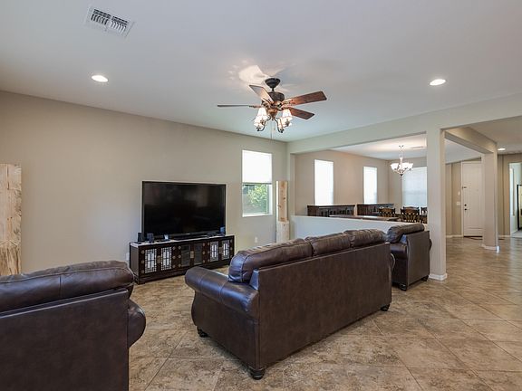 3rd image of 18134 W Glenrosa Ave