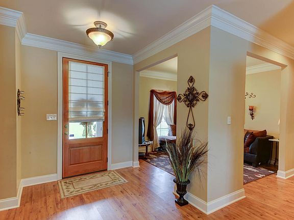 5th image of 323 Village Park Dr