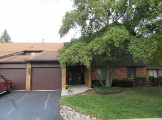 2 Creekside Cir APT D, Elgin, IL 60123
