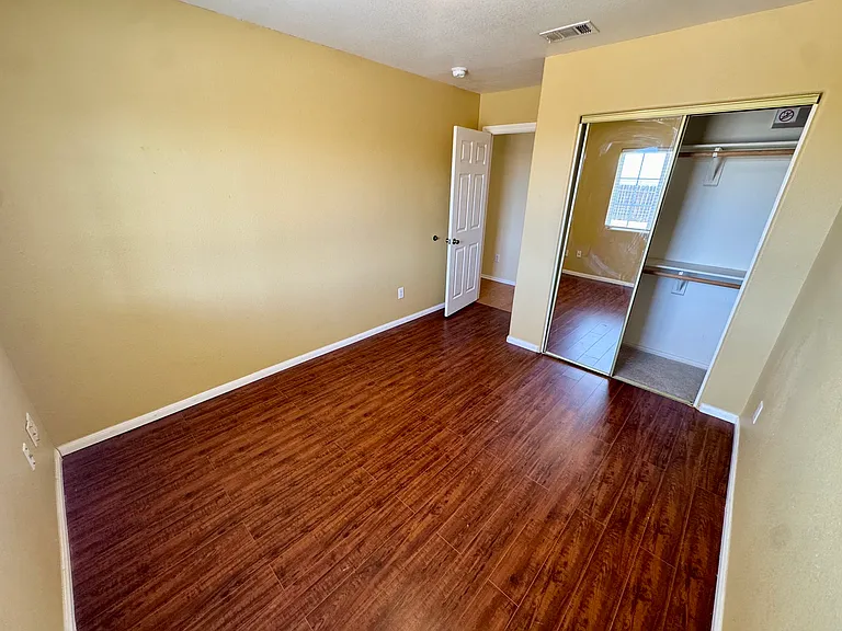 9000 Underwood Ave — Photo 11