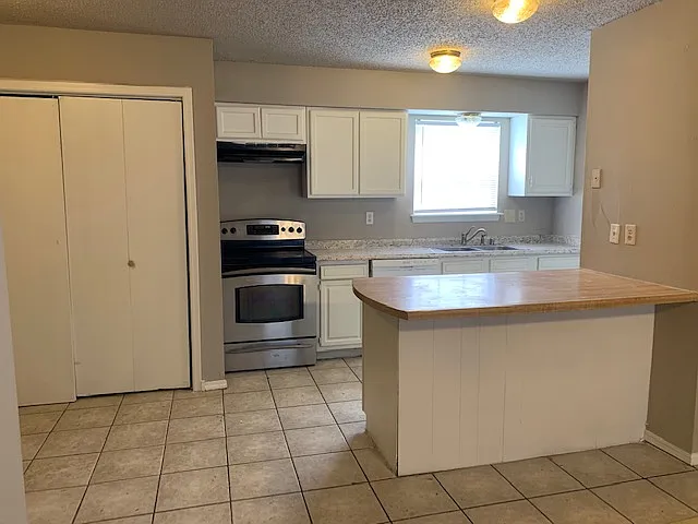 1605 Azalea Circle - A — Photo 3