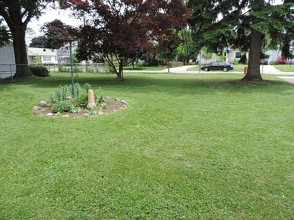 4th image of 613 Frick Ave