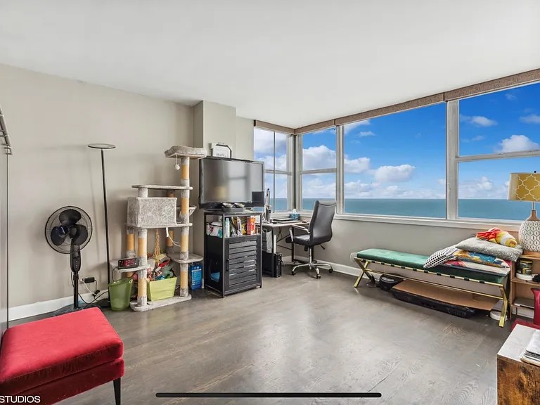 2nd bedroom