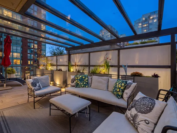 928 Richards St #406, Vancouver, BC V6B 6P6