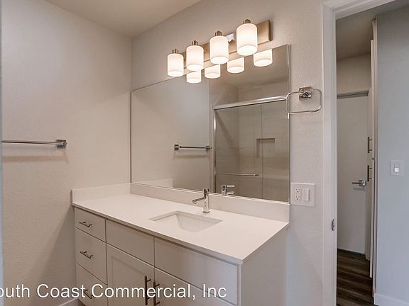 3rd image of 3958 Riviera Dr Unit B