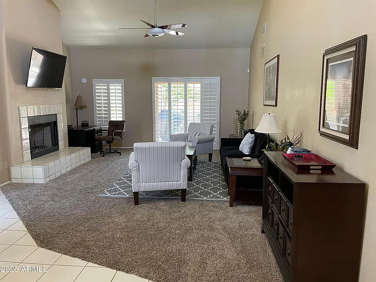 5521 E Paradise Dr — Photo 4