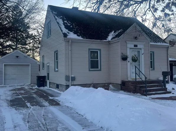 922 N Minnesota Ave, Hastings, NE 68901