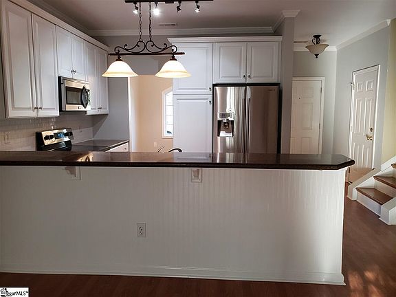 4th image of 401 Windbrooke Cir