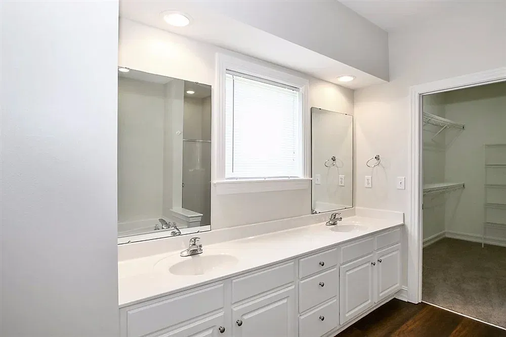 3 bed, 2037 sqft, $1,645 — Photo 3