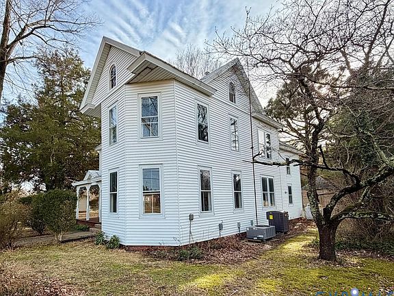 3rd image of 224 Courthouse Rd