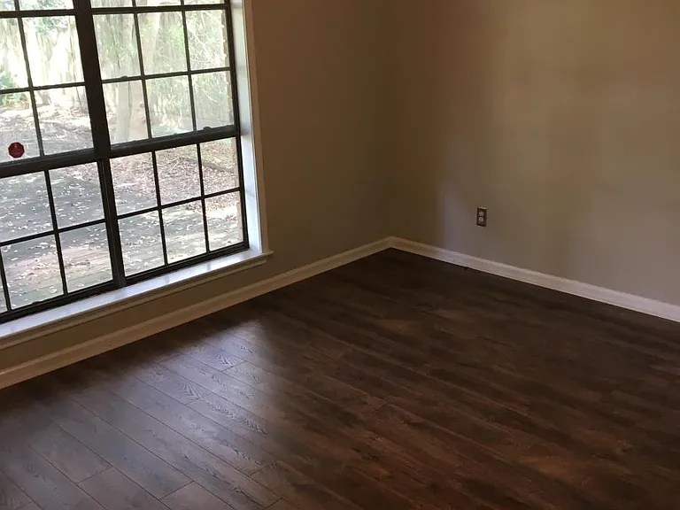 105 Harvest Dr — Photo 2