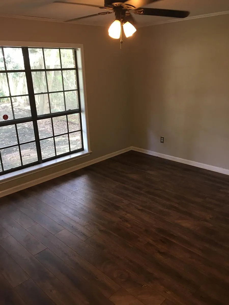 Building Photo - 105 Harvest Dr