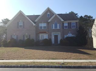 35 Beaver Dam Dr, Sicklerville, NJ 08081