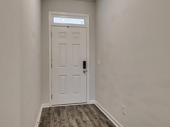 5th image of 3181 Carmine Ave