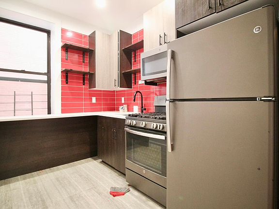 2nd image of 279 Kosciusko St #202