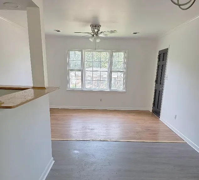 1423 Augusta St — Photo 2