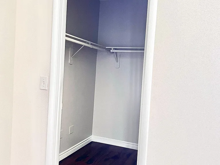 Main Bedroom Walk In Closet