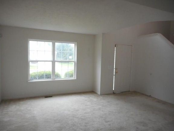 5th image of 1420 Royal Lake Dr