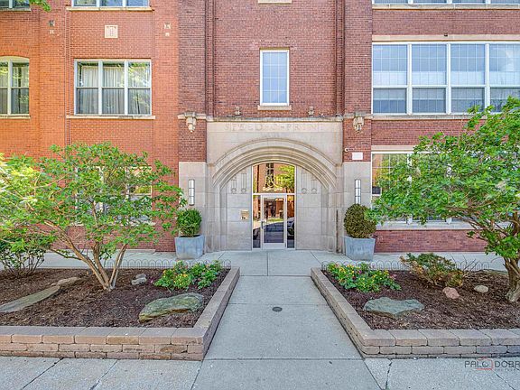 4th image of 1801 W Larchmont Ave APT 305