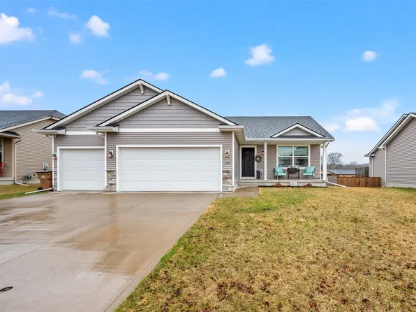 140 SE Wildflower Dr, Pleasant Hill, IA 50327