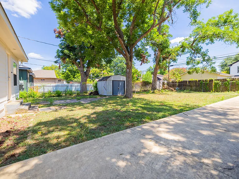 1126 Wilbur St — Photo 10