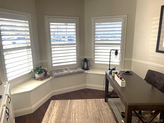 5th image of 932 W Julia Way