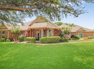 445 Country Ridge Ln, Red Oak, TX 75154