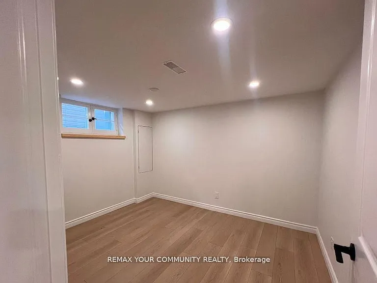 16 Robertsfield Cres — Photo 10