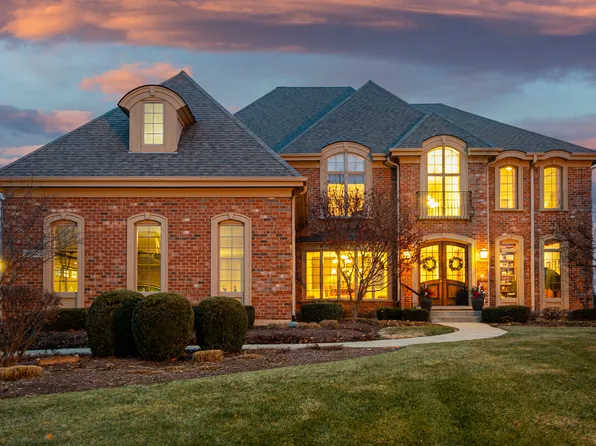 39W622 Henry David Thoreau Pl, St Charles, IL 60175