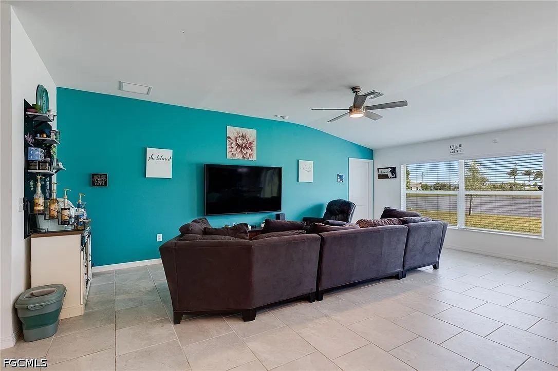4 bed, 2.0 bath, 1937 sqft, $2,000 — Photo 3