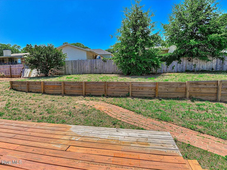 139 Crawford Dr — Photo 32