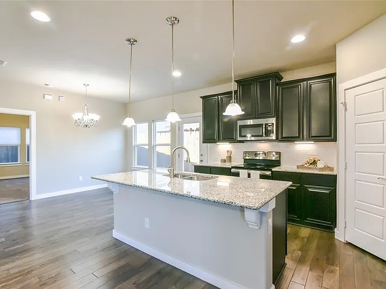 2305 Paxton Way — Photo 23
