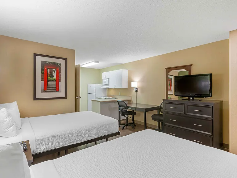 Studio Suite - 2 Full Beds