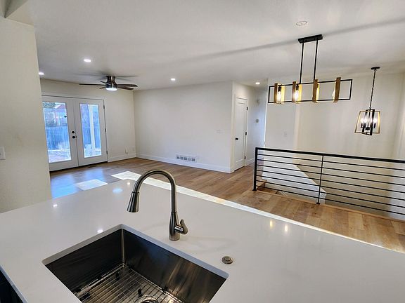 5th image of 1320 Parker Dr