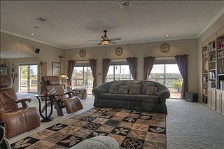 5th image of 3160 Summit Dr