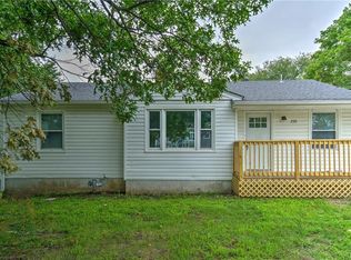 2313 NE 72nd St, Gladstone, MO 64118