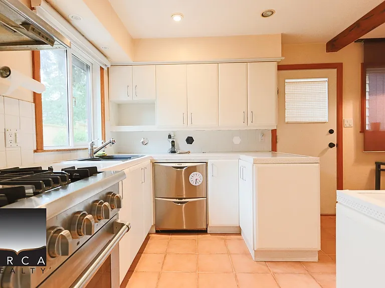2752 Byron Rd — Photo 5
