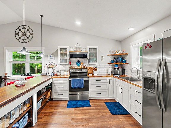 2nd image of 22032 Pine Valley Dr