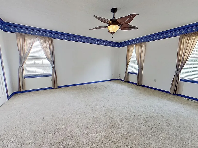 110 Hershey Cir — Photo 13