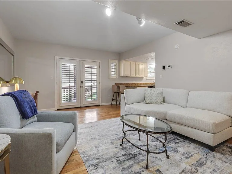 517 E Jefferson St #45 — Photo 5