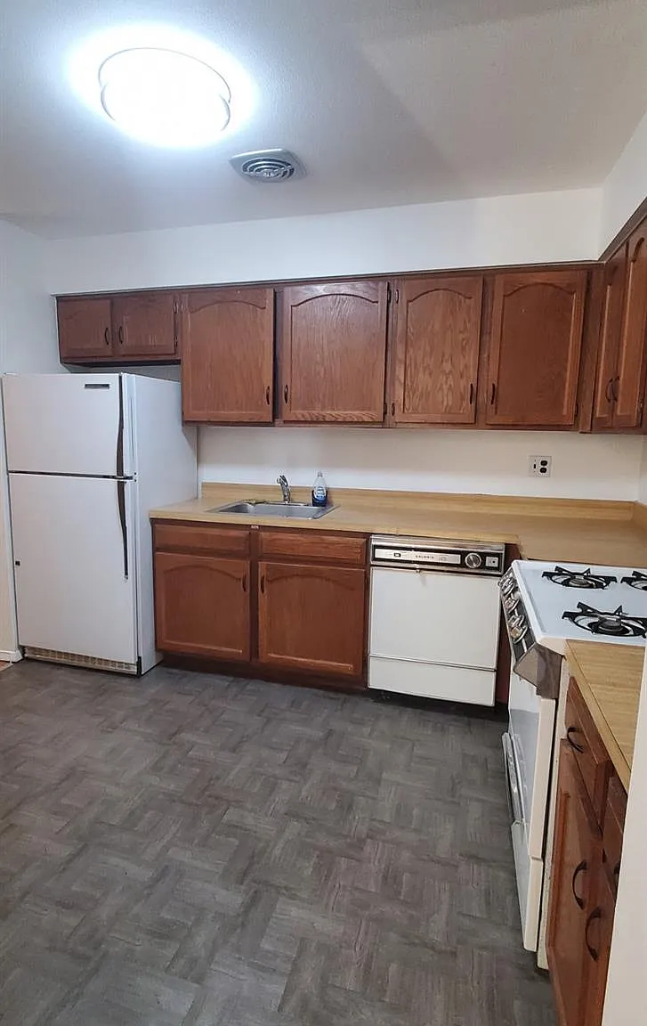 3 bed, 2.0 bath, 1200 sqft, $3,300 — Photo 3