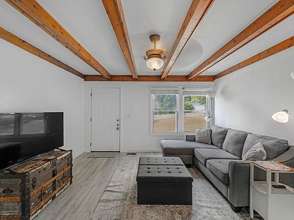 4th image of 109 Sunnyhill Trl